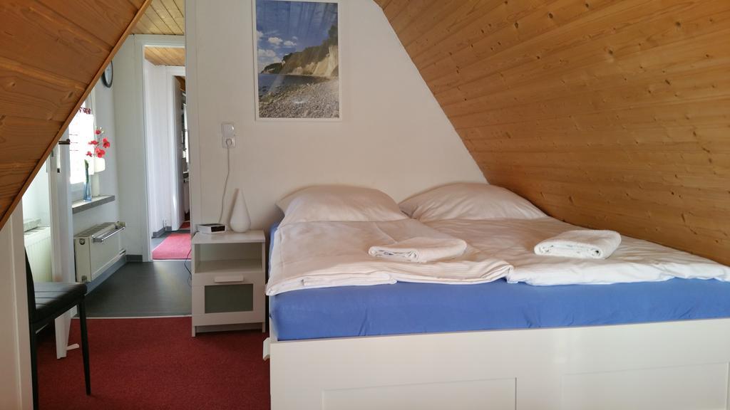 Ferienwohnungen Am Kleinen See Bergen Auf Rugen Exterior photo